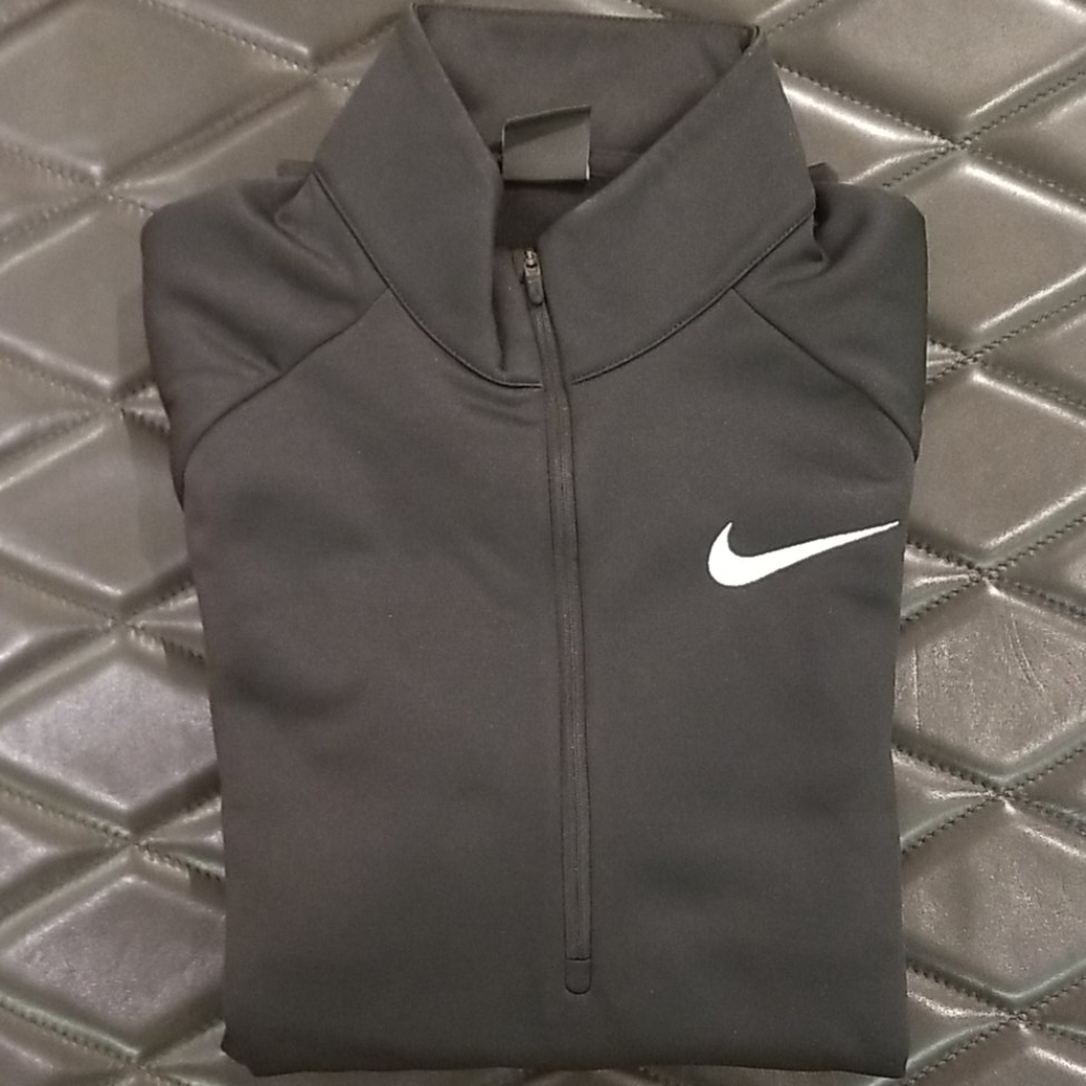 NWOT Nike pullover